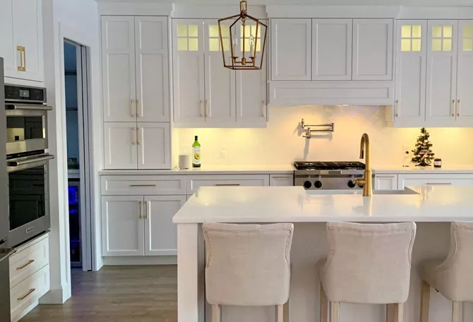 Modern white kitchen with custom cabinetry by Allison's Manufacturing in Miramichi, showcasing quality craftsmanship and elegant design